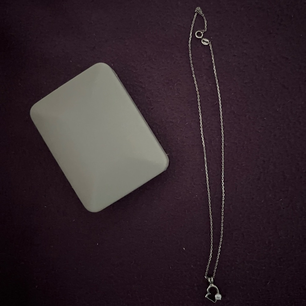Heart pendent necklace